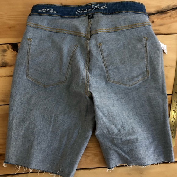 Universal Thread stretchy size 6 shorts worn 1x - Picture 9 of 11